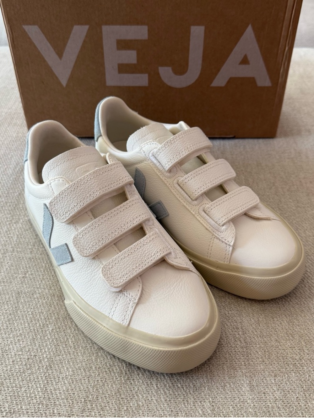NIB Veja Recife Leather Sneakers EU 36 / US 5 Extra White Steel Velcro